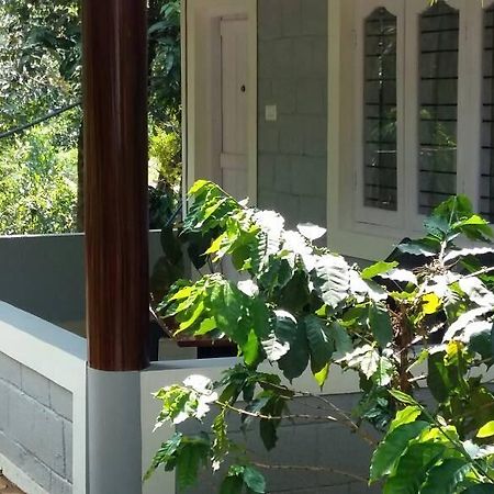 Leisure Vacations Whispering Woods 호텔 마디케리 외부 사진